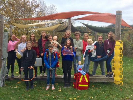 Hintere Reihe (v.l.n.r.): Jessica Burgenmeister, Katja Furtwängler, Marie Mager, Valentin Laquai, Luc Laupheimer, Melina Wenzel, Marten Nieberle, Friederike Scheel, Ausbilder Martin Diekmann, Helena Bigott Vordere Reihe (v.l.n.r.): Juno Bigott, Ruben Nieberle,Tanja Tränkner   